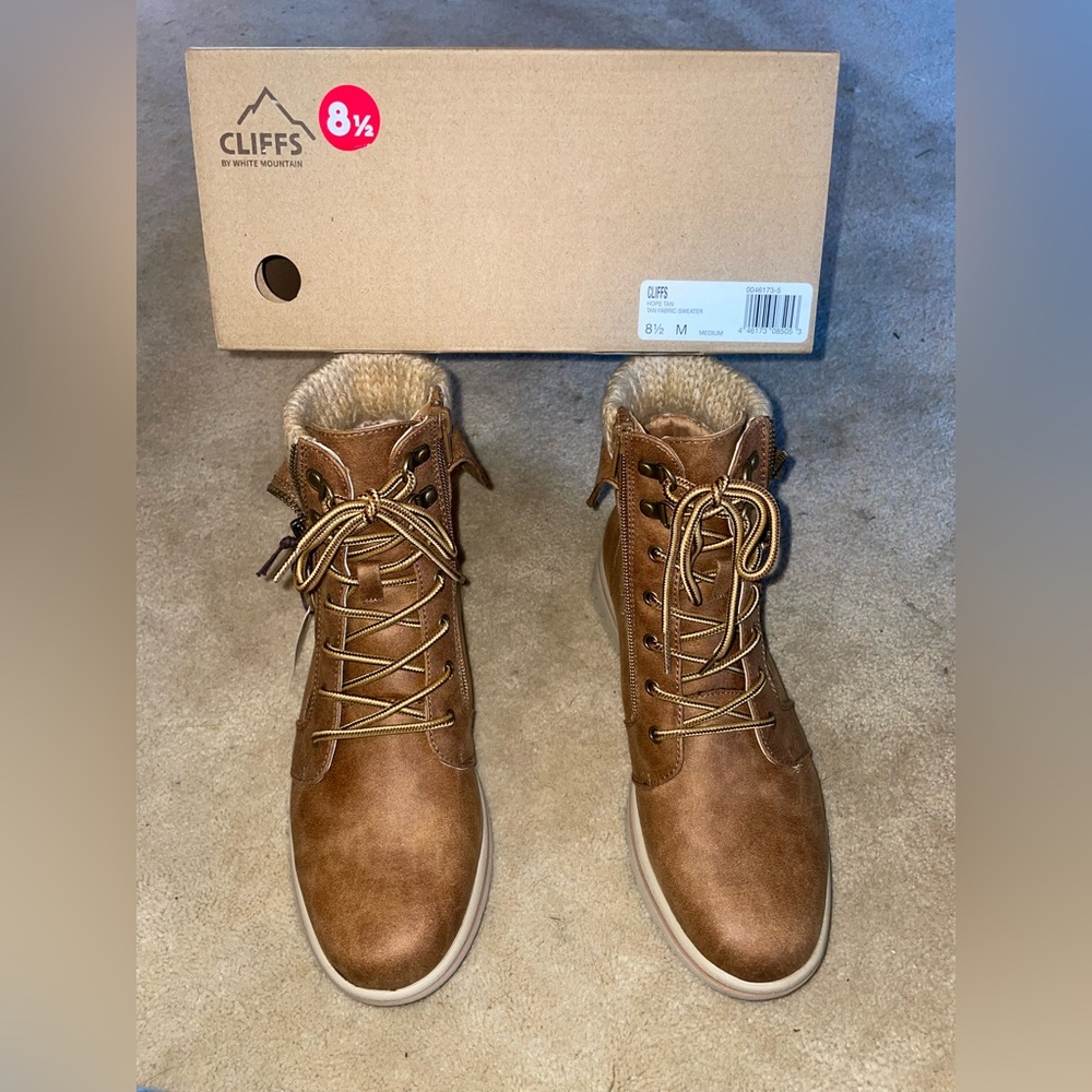 Cliffs by White Mountain women’s Tan Lace-Up Boots